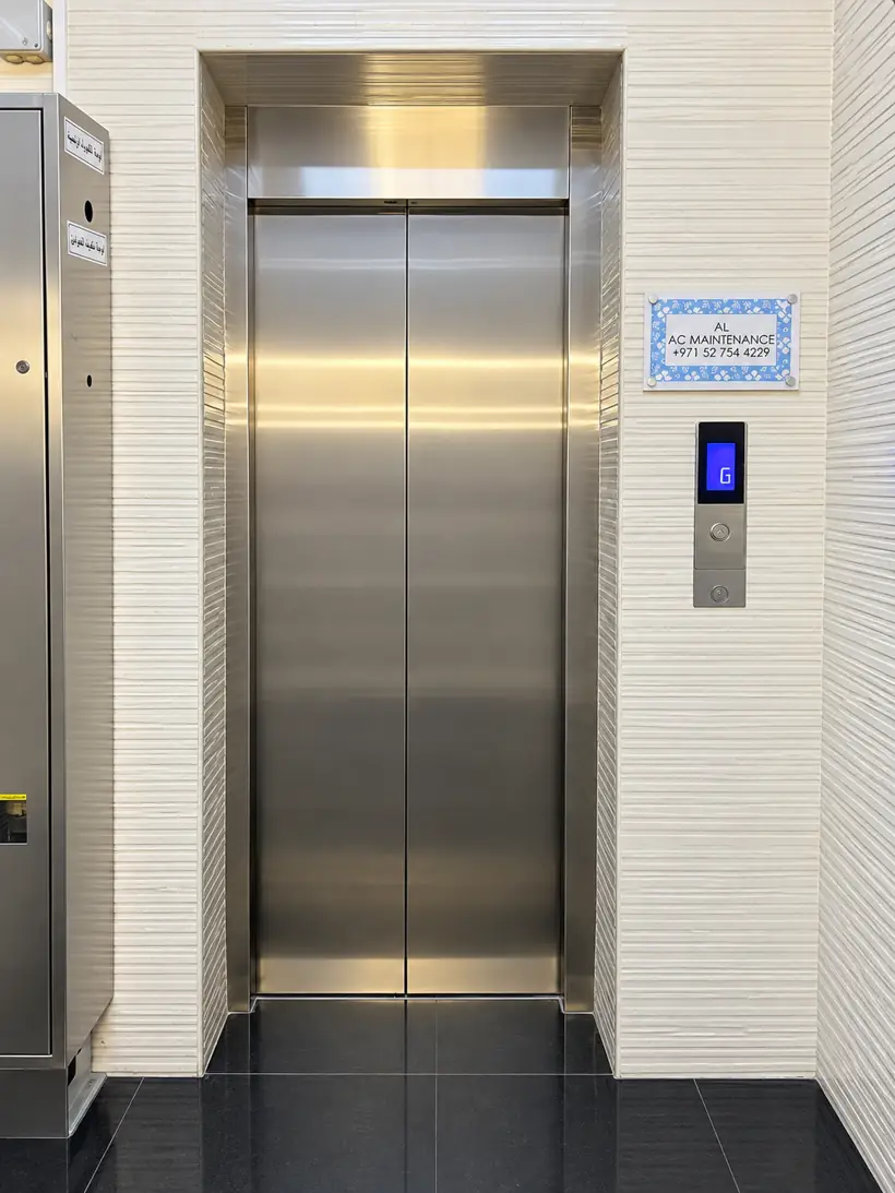 Villa lift landing door